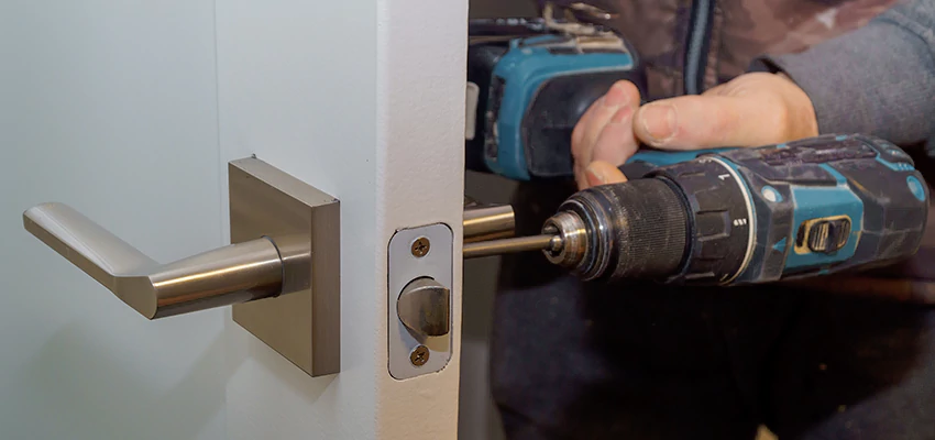 Broken Door Handle Lock Repair in View Park-Windsor Hills, California